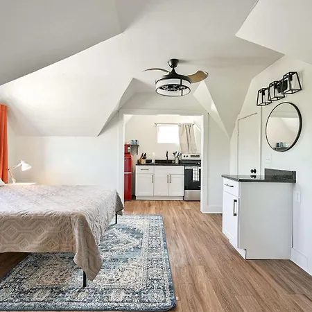 Modern 1Bedroom Efficiency- Steps Away From Ouhsc
